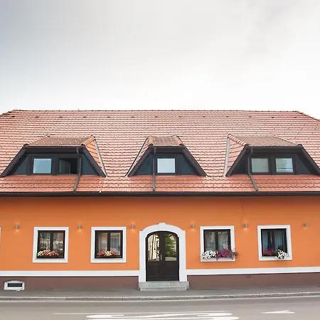 בית הארחה Pri Treh Lipah פטוי