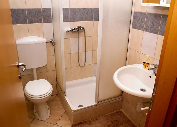 Guest house Pri Treh Lipah 2*